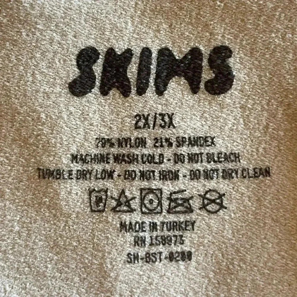 SKIMS Seamless Sculpting
Thong Bodysuit Tan Shapewear SZ 2X/ 3X #1464 - Picture 9 of 13
